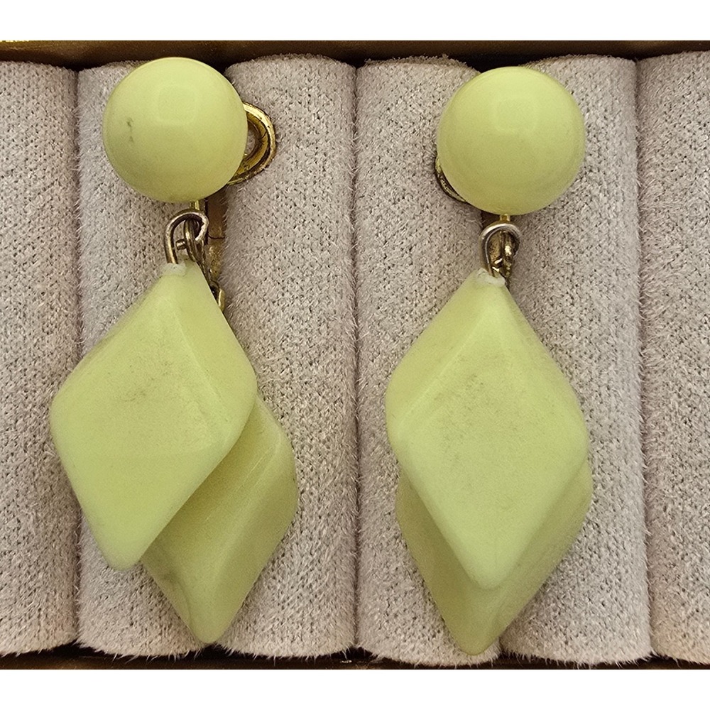 Vintage Crown Trifari Clip On Earrings Yellow Lucite Diamond Drops Mod 1950s